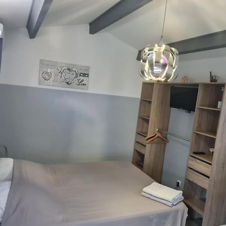 Chambre Cosy Avec Terrasse Arles Exterior foto