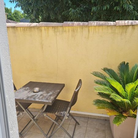 Chambre Cosy Avec Terrasse Arles Exterior foto