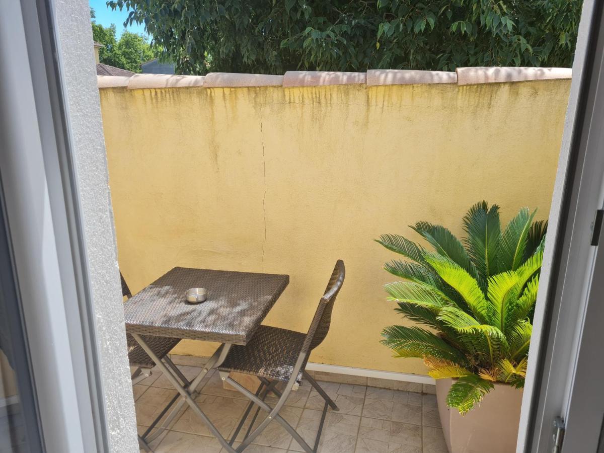 Chambre Cosy Avec Terrasse Arles Exterior foto